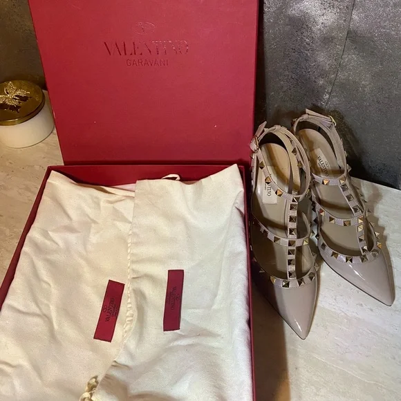 Blush Valentino Rockstud Patent Leather Heels - Picture 9 of 10